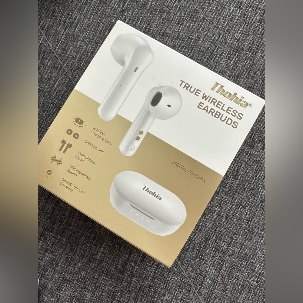 ❌SOLD❌Thohia true wireless earbuds - Picture 2 of 3